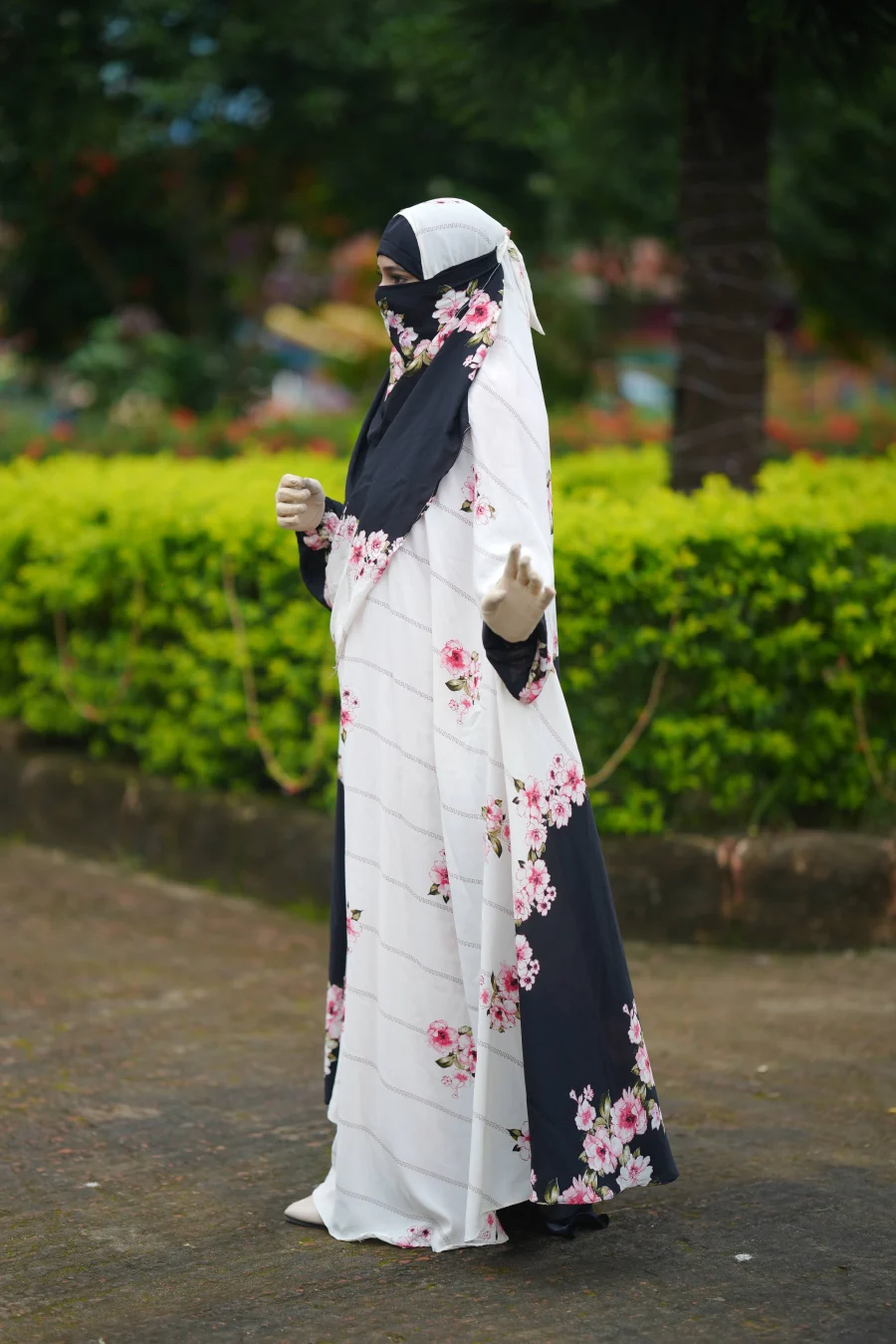 Premium Jilbab Abaya — Black Line