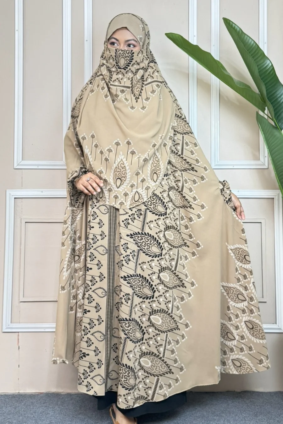 Luxury Semi-Long Khimar — Beige Paisley